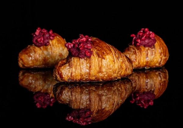 Mini croissant s červeným ovocem